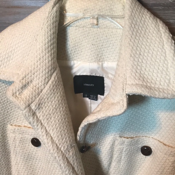 Beautiful White Wool Coat - Picture 2 of 4